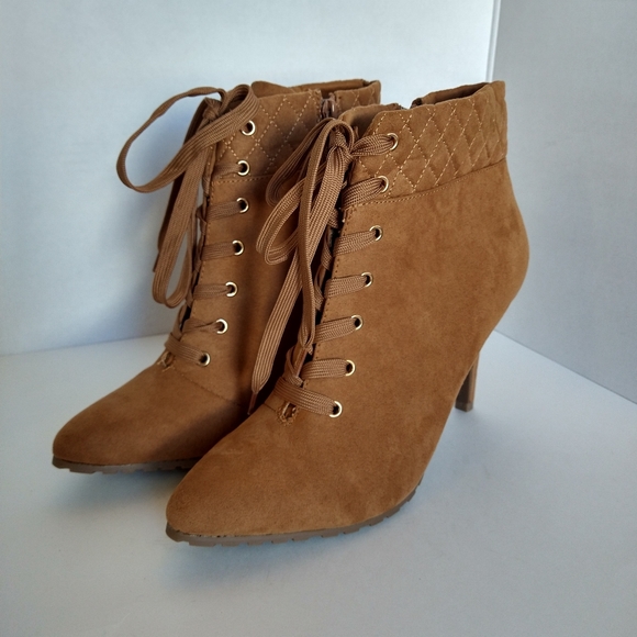 Me too Francis suede heel ankle boots size 10M - Picture 2 of 9